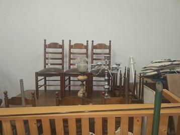 eettafel met 6 stoelen  beschikbaar voor biedingen
