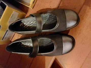 Nieuwe damesschoenen leder, Stuppy, mt 5, taupe kleur beschikbaar voor biedingen