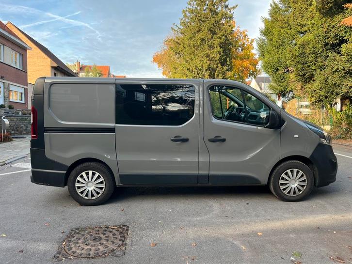 Opel vivaro 1.6 cdti 210000 km 6 zitplaatsen 06/2016, Auto's, Bestelwagens en Lichte vracht, Particulier, Te koop, ABS, Airbags