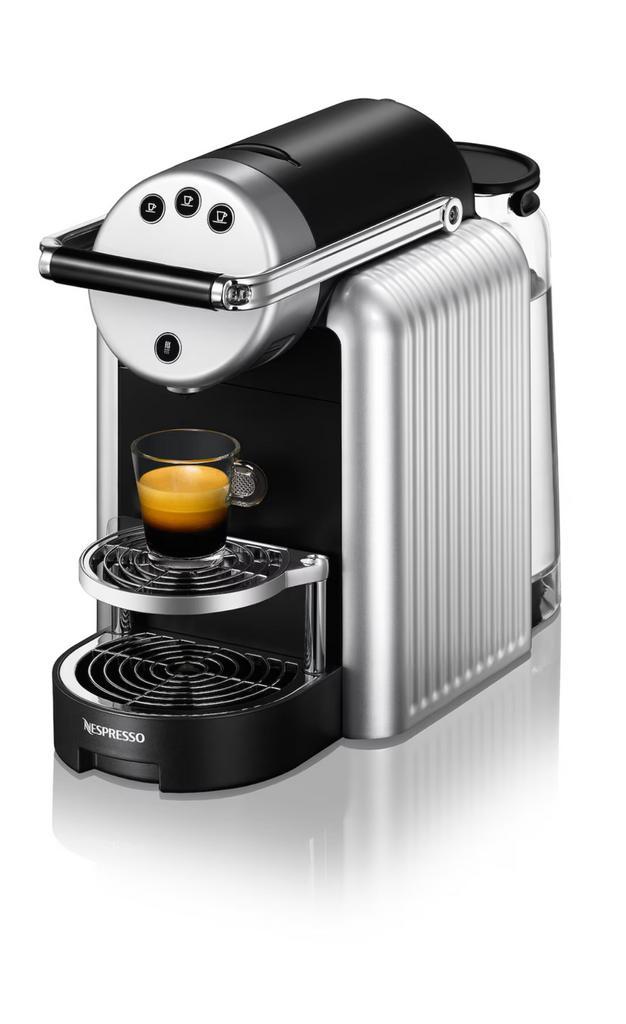 Nespresso Zenius, Elektronische apparatuur, Koffiezetapparaten, Zo goed als nieuw, Koffiepads en cups, Koffiemachine, 10 kopjes of meer