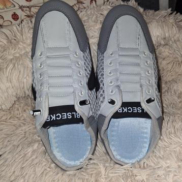 Slip-on-sneaker beschikbaar voor biedingen