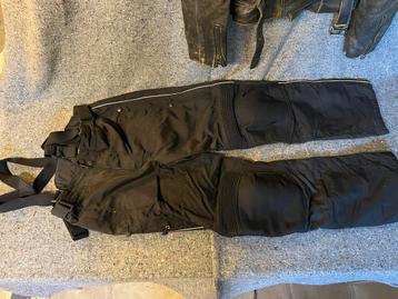 Motor broek beschikbaar voor biedingen