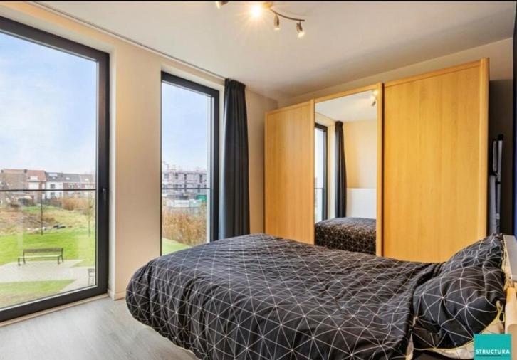 Grote kleerkast met schuifdeuren en spiegel, Huis en Inrichting, Kasten | Kleerkasten, Gebruikt, 200 cm of meer, 200 cm of meer