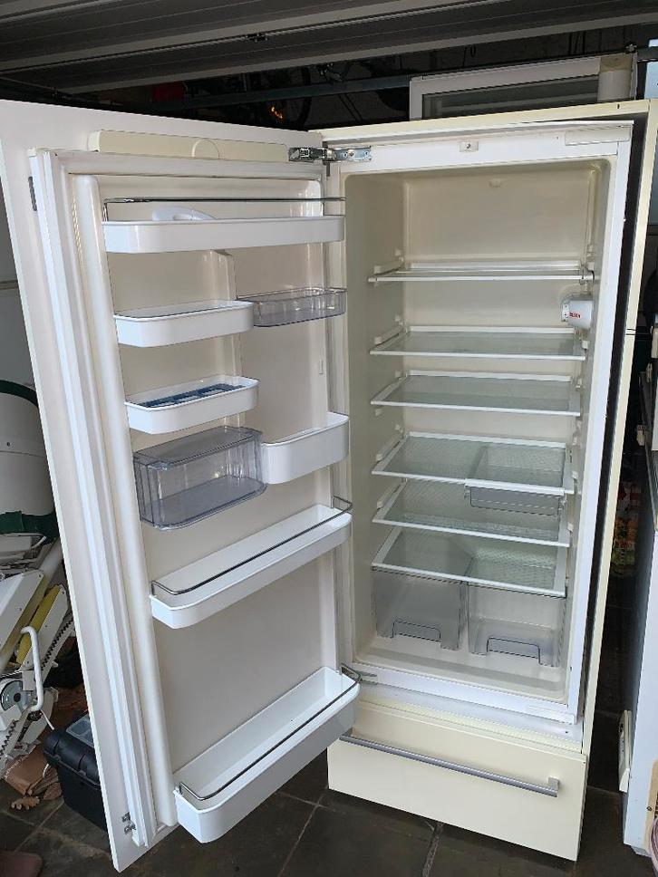 BOSCH inbouwkoelkast, Elektronische apparatuur, Koelkasten en IJskasten, Gebruikt, Zonder vriesvak, 200 liter of meer, 120 tot 140 cm