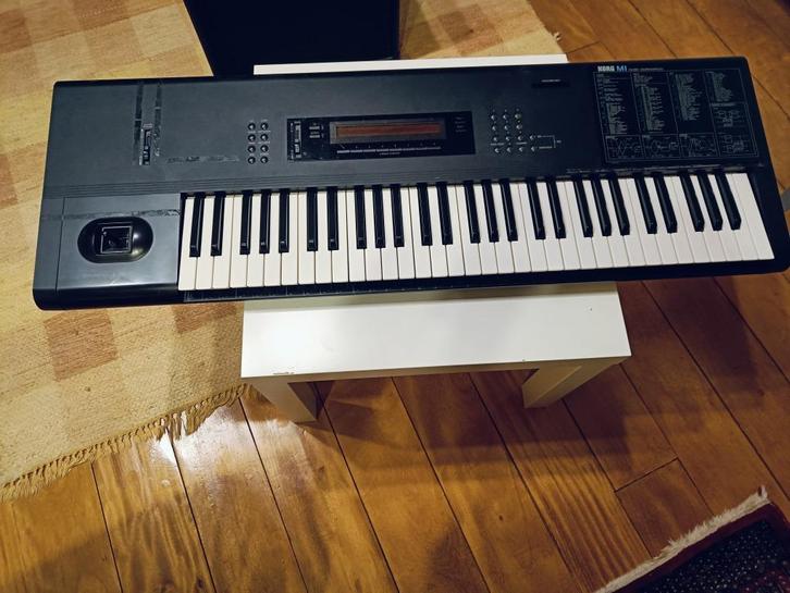 synthesizer Korg M1 + flightcase, Muziek en Instrumenten, Synthesizers, Gebruikt, 61 toetsen, Korg, Met koffer of flightcase, Met midi-aansluiting