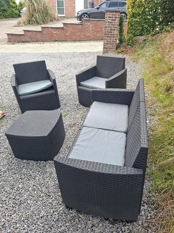 tuinmeubilair beschikbaar voor biedingen