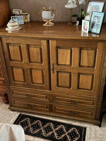 Dressoir kast beschikbaar voor biedingen