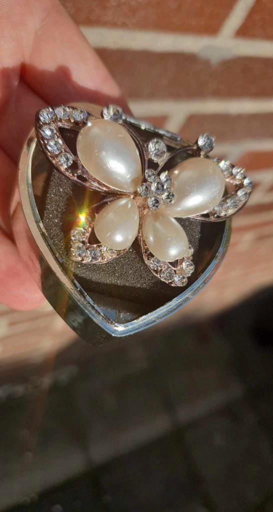 Geërfd. Chique oude Broche., Handtassen en Accessoires, Broches, Verzenden
