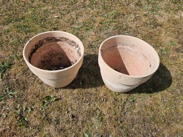 Terracotta bloempot 2 stuks. beschikbaar voor biedingen