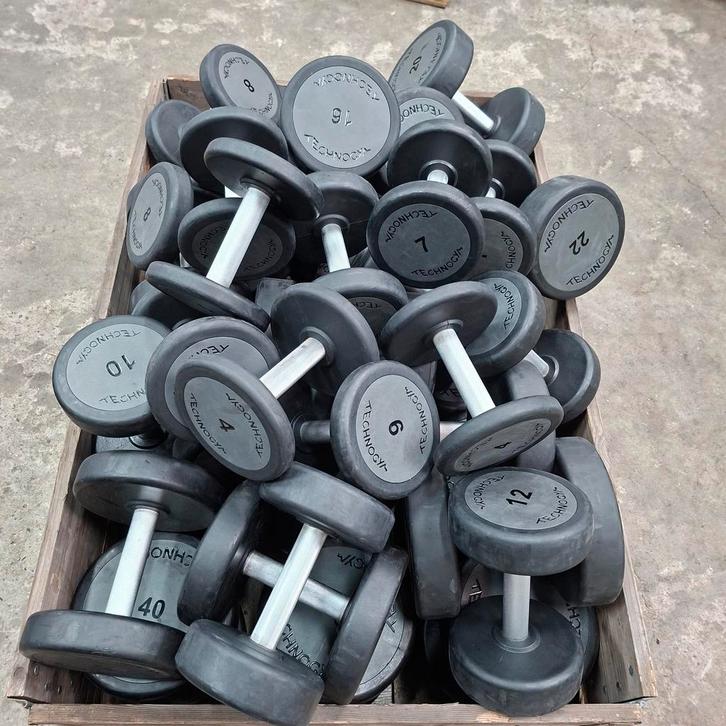 Technogym Pu Dumbells Set 4 kilo tot 40 kilo  Compleet, Sport en Fitness, Fitnessmaterialen, Zo goed als nieuw, Ophalen