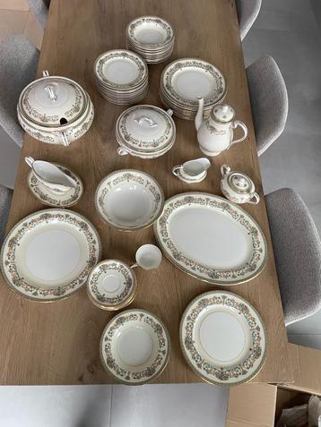 Porceleinen 71-delig Engels servies van Aynsley model Henley beschikbaar voor biedingen
