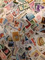 2000 P0STZEGELS  WERELD WIJD groot lot, Postzegels en Munten, Verzenden