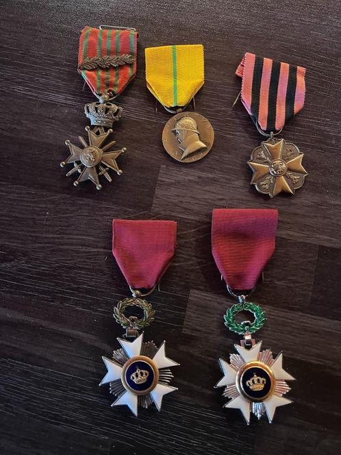 Belgische medailles eretekens medaille medal Belgie + boek, Collections, Objets militaires | Général, Armée de terre, Enlèvement ou Envoi