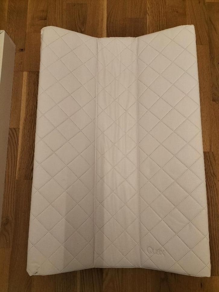Quax luxe aankleedkussen matelassé wit, Kinderen en Baby's, Badjes en Verzorging, Zo goed als nieuw, Aankleedkussen, Overige merken