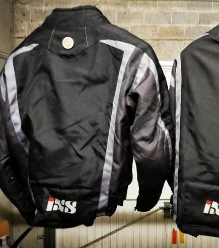 IXS motorjas maat smal als nieuw, alle seizoenen, Motoren, Kleding | Motorkleding, Jas | textiel, Dames, Heren, Kinderen, Nieuw zonder kaartje