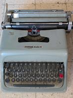Oude typemachine Olivetti studio 44, Ophalen