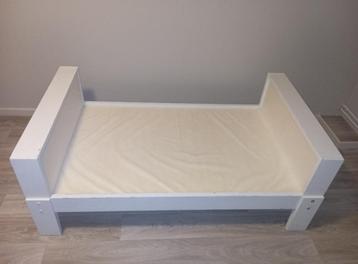 2 MEEGROEIBED / PEUTERBED, Kinderen en Baby's, Kinderkamer | Bedden, Ophalen of Verzenden, Zo goed als nieuw, Matras