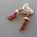 Boucles d'oreilles bohèmes en céramiques rouge et corail, Avec pierre précieuse, Autres matériaux, Pendantes, Rouge