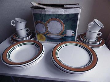 Compleet Vintage Ontbijt- of Dinerservies voor 4 Personen. beschikbaar voor biedingen