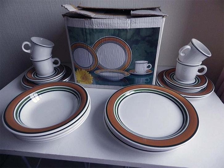 Compleet Vintage Ontbijt- of Dinerservies voor 4 Personen., Antiek en Kunst, Antiek | Servies compleet, Ophalen