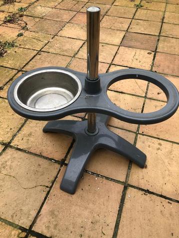 Verstelbare voederstandaard - Hond beschikbaar voor biedingen