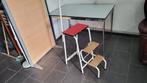 oud vintage Formica krukje kleur rood wit, Huis en Inrichting, Ophalen of Verzenden, Zo goed als nieuw