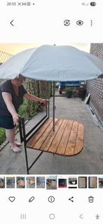 hangende balkontafel.( zonder poten), plus parasol en 2 zet., Tuin en Terras, Ophalen, Zo goed als nieuw