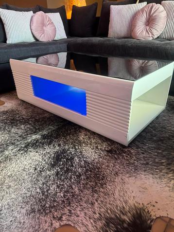 Tv kast en salontafel hoogglans zwarte witte met led  beschikbaar voor biedingen