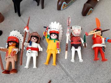 Lot 1 Playmobil vintage 7 Indianen,1 totempaal, 2 boten... disponible aux enchères