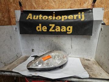 Koplamp links van een Mercedes A-Klasse beschikbaar voor biedingen