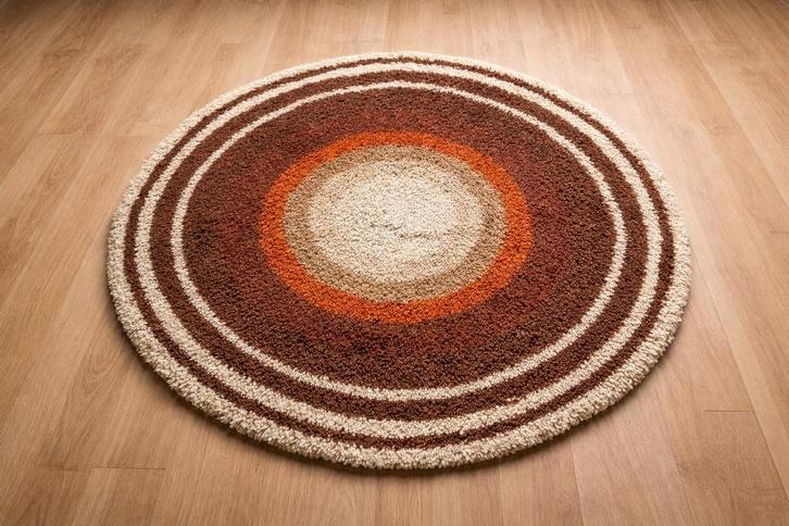 Vintage rond vloerkleed uit de jaren 70, Huis en Inrichting, Stoffering | Tapijten en Vloerkleden, Zo goed als nieuw, Rond, Beige