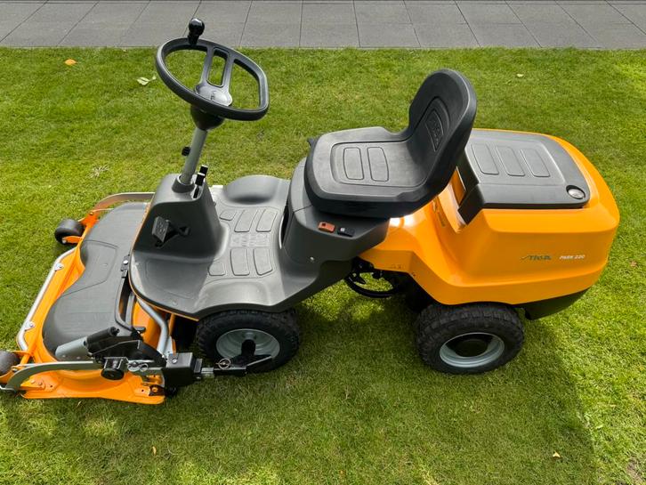 STIGA PARK 220/ 85 CM QF COMBI MAAIDEK ZITMAAIER, Tuin en Terras, Bosmaaiers, Zo goed als nieuw, Benzine, 50 cm of meer, Ophalen of Verzenden