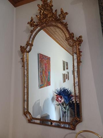 Grand miroir antique en feuille d'or avec très beau cadre