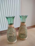2 groene vazen, Huis en Inrichting, Woonaccessoires | Vazen, Minder dan 50 cm, Groen, Glas, Zo goed als nieuw