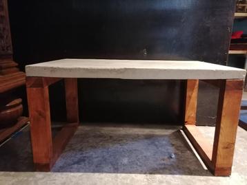 TABLE EN BÉTON POUR UN LOOK MANCAVE OU INDUSTRIEL