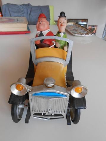 Laurel en Hardy in auto . Speelgoed uit Spanje . beschikbaar voor biedingen