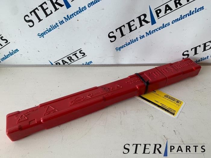 Triangle de présignalisation d'un Mercedes C-Klasse, Autos : Pièces & Accessoires, 3 mois de garantie, Utilisé, -, -