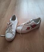 Sneakers CLO maat 39, Wit, Ophalen of Verzenden, Zo goed als nieuw, Sneakers