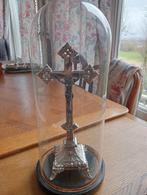 Verzilverd kruisbeeld onder globe, Antiek en Kunst, Ophalen