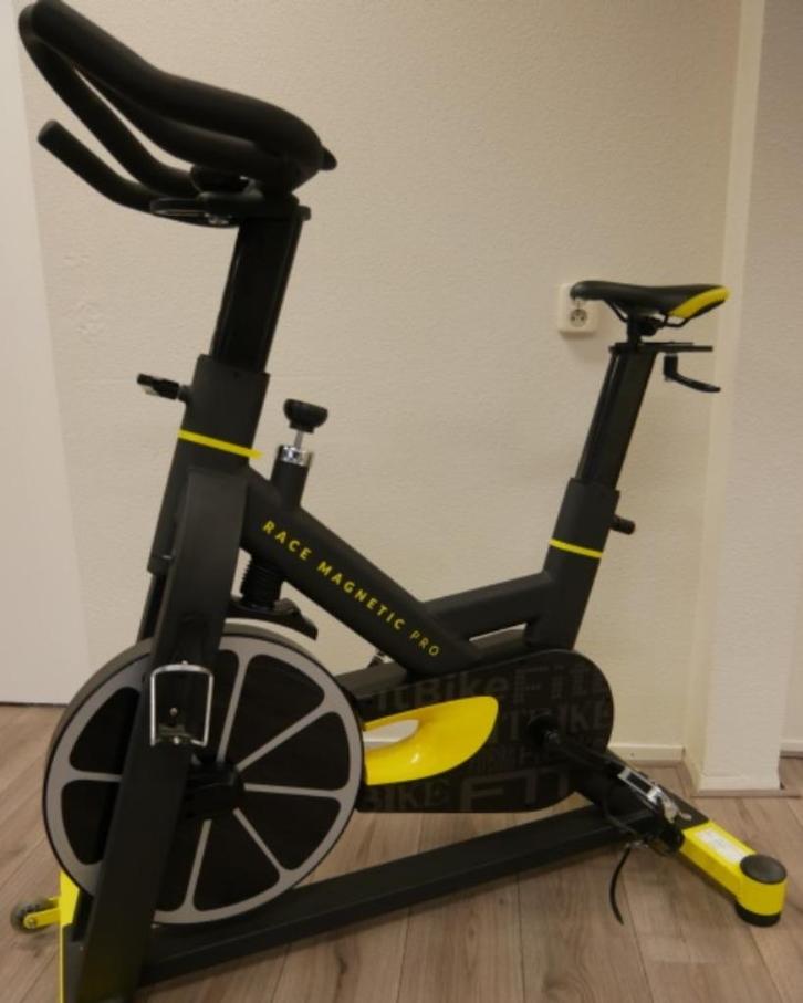 Fitbike Race Magnetic Pro, Sport en Fitness, Fitnessapparatuur, Gebruikt, Spinningfiets, Armen, Benen, Borst, Buik, Rug, Metaal