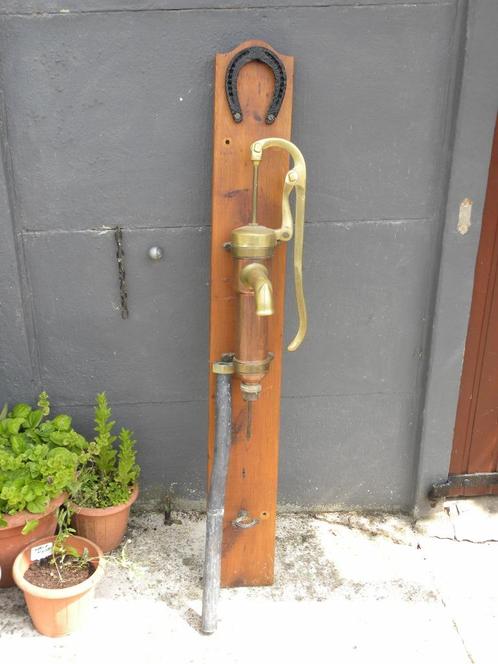 Pompe à eau décorative en cuivre rouge et laiton 19e siècle, Verzamelen, Overige Verzamelen, Ophalen