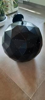 IKEA doorschijnende zwarte bolvormige hangkroonluchter, Huis en Inrichting, Lampen | Hanglampen, Ophalen, Zo goed als nieuw, Metaal