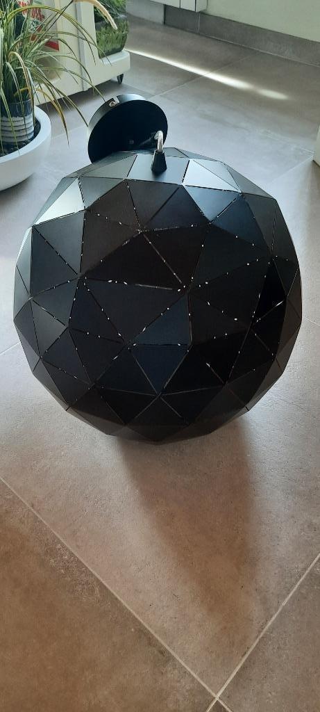 IKEA doorschijnende zwarte bolvormige hangkroonluchter, Huis en Inrichting, Lampen | Hanglampen, Zo goed als nieuw, Minder dan 50 cm