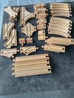 BRIO rails+overweg+katrol+schuur+voertuigen en, Enlèvement, Comme neuf