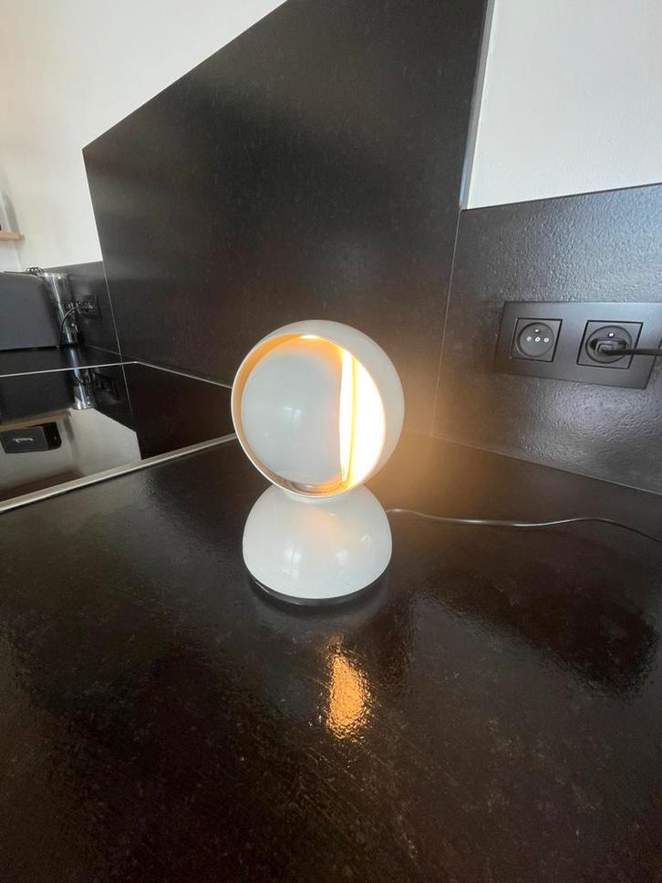 2 x Iconische tafellamp van ontwerper Vico Magistretti, Huis en Inrichting, Lampen | Spots, Zo goed als nieuw, Ophalen