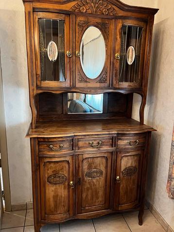 Antieken kast beschikbaar voor biedingen