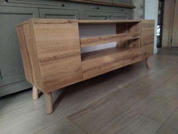 tv meubel met verlichting + salontafel beschikbaar voor biedingen
