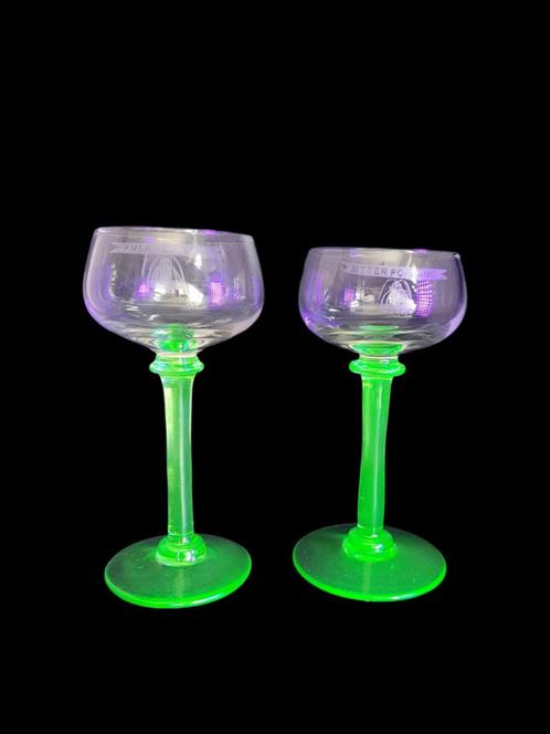 Uranium of annagroen portglazen Art deco, 2 stuks, bitter Fo, Antiek en Kunst, Antiek | Glaswerk en Kristal, Ophalen of Verzenden