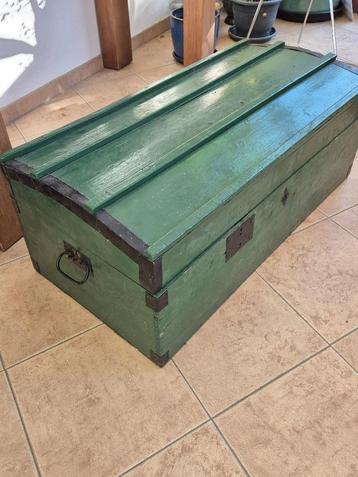 Houten kist beschikbaar voor biedingen