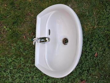 Lavabo voor gastentoilet, met kraantje beschikbaar voor biedingen